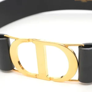 Elegant Dior 30 Montaigne Belt in black leather with a gold-plated buckle.