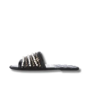 Slip into luxury with these Chanel Pearl Chain Flats. Effortlessly stylish and oh-so-comfortable!